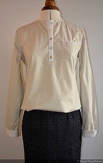 Chemise / chemisier ivoire à motifs dorés, tissu japonais, manches longues, col rond et patte de boutonnage, taille 38/40