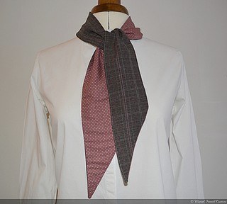 Foulard/Cravate bicolore, fin lainage prince de Galles gris, vieux rose à pois beige