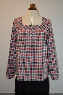 Blouse / Chemisier à carreaux beige, rouge et bleu, féminin, manches longues, encolure carré, taille 38/40