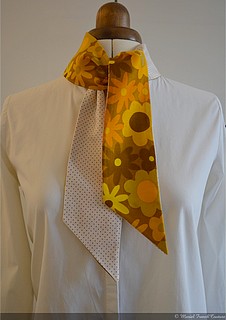 Foulard/Cravate bicolore, satin soyeux vintage, style 70’s, tons jaunes, coton ivoire à pois aubergine